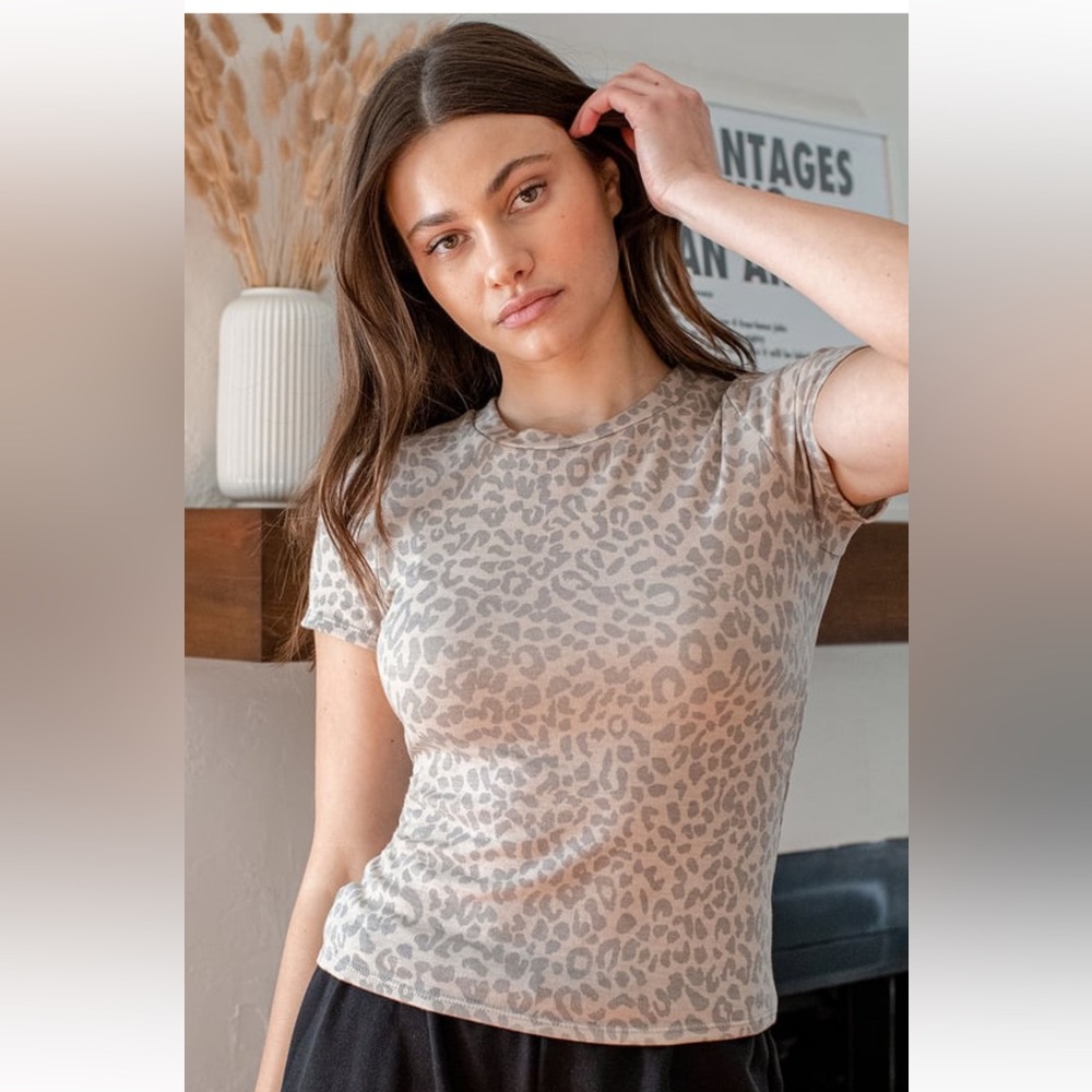 NWOT - Lulus Wildly Loved Light Grey Leopard Print Cropped Tee, Size L